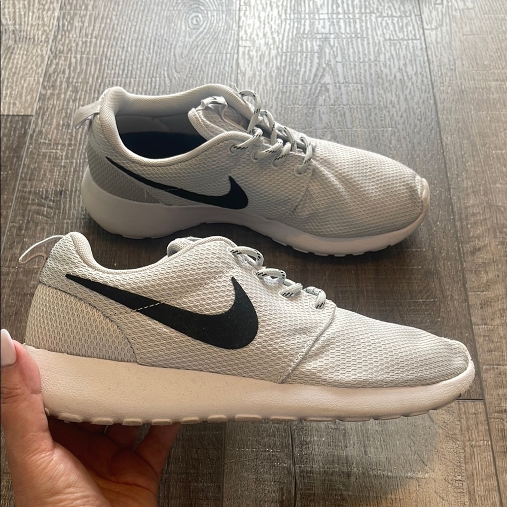 NIKE ROSHE RUN PLATINUM